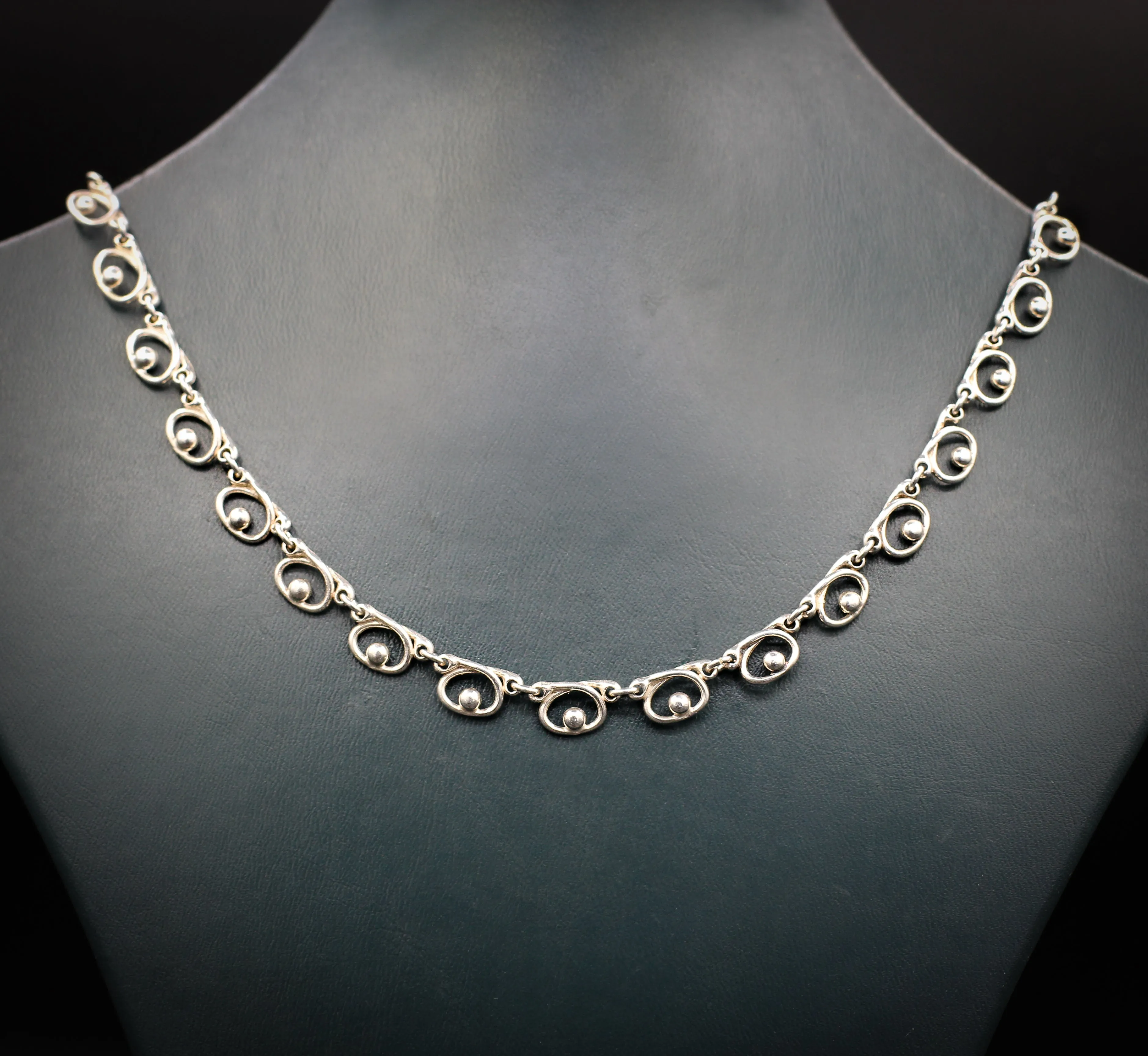 Elegant silver necklace