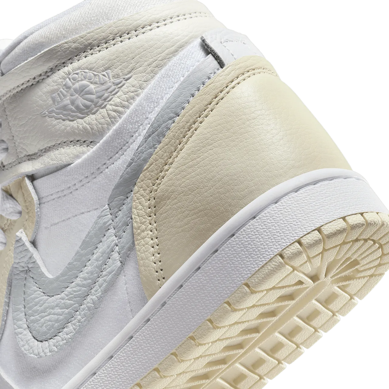 Wmns Air Jordan 1 MM High 'White and Pure Platinum'